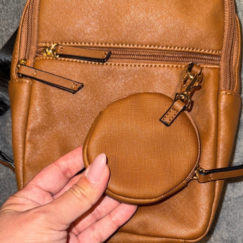 LOUME- NWOT Cognac color Crossbody bag with coin purse- Unisex - Picture 7 of 14